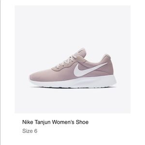 Barely worn Nike Tanjun shoes in light pink
